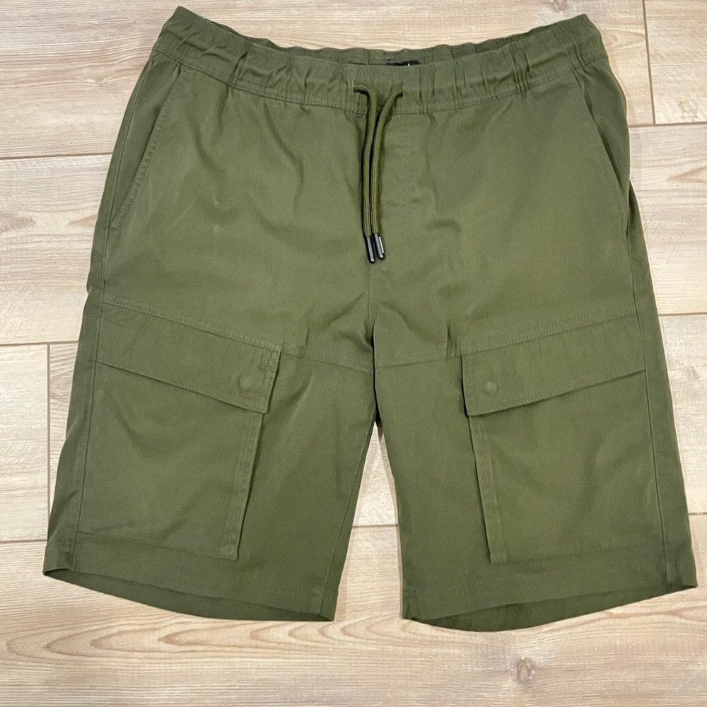 Tahari - Men's Olive Green Cargo Drawstring Shorts